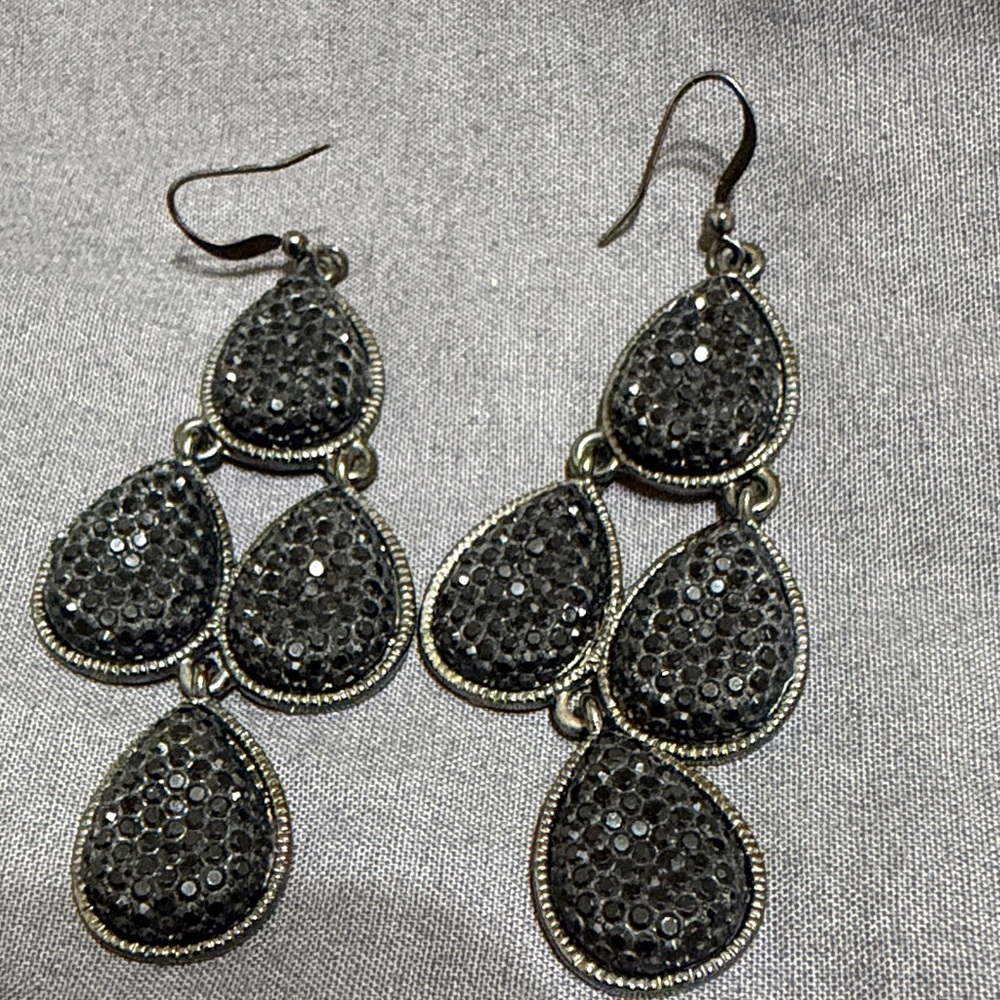 Chic Black Teardrop Dangle Earrings ya